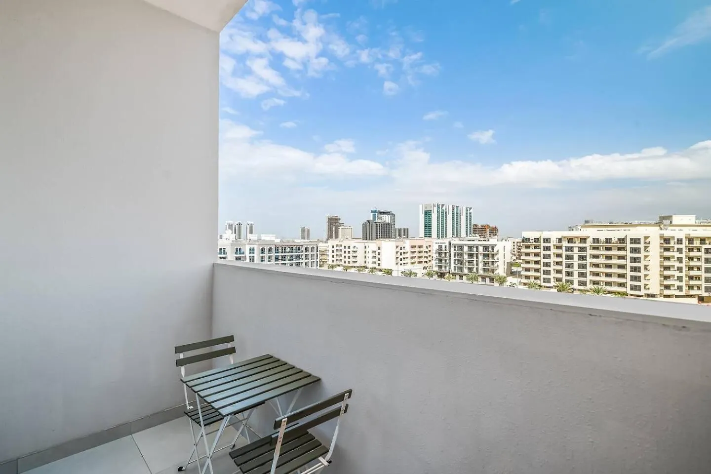 Family Friendly - Center Location Apartment Dubai