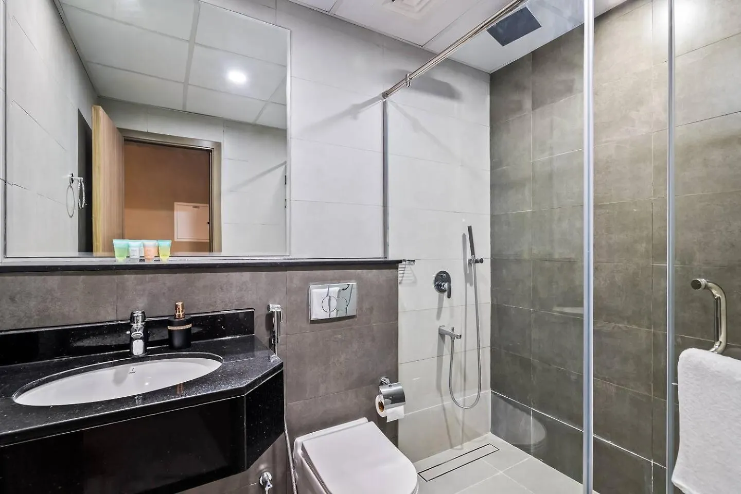 Family Friendly - Center Location Apartment Dubai