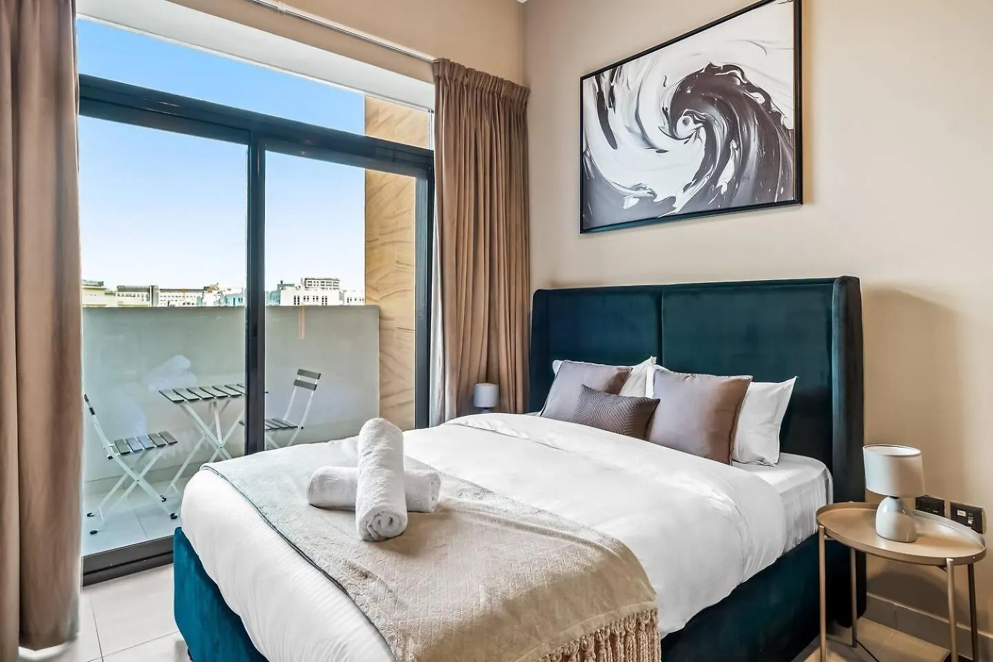 Family Friendly - Center Location Apartment Dubai