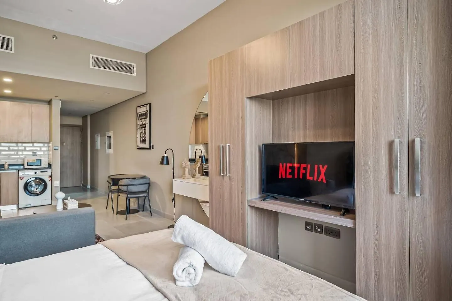 Family Friendly - Center Location Apartment Dubai