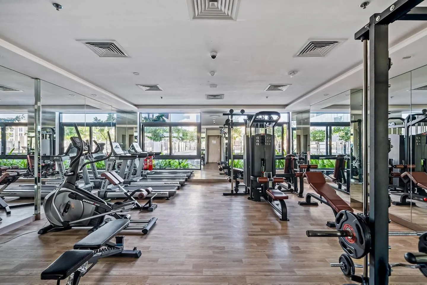 Family Friendly - Center Location Apartment Dubai